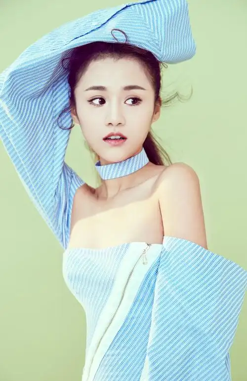 首页 图片大全 明星 安悦溪灵动性感魅力写真图片 (1/ 6) 2018-03-15